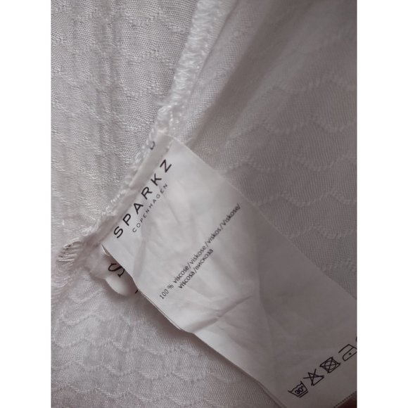 Textured Button-up Blouse - Picture 4 of 5